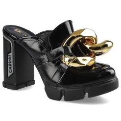 Czarne Klapki Carinii Damskie Stylowe Buty. Czarne klapki Carinii, bez wzorów, ze skóry, bez obcasa, na obcasie. Za 289.00 zł.