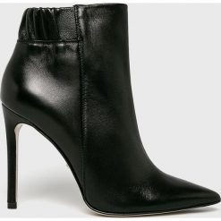 Gino Rossi - Botki Miya. Czarne botki Gino Rossi, bez wzorów, z materiału, bez obcasa, na obcasie, bez zapięcia. Za 599.90 zł.