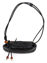 Victor & Hugo Paris Skórzana torebka "Aina" w kolorze czarnym - 26 x 12 x 5 cm rozmiar: onesize. Czarne torby na ramię Victor & Hugo Paris, bez wzorów, z materiału, na ramię, bez dodatków. Za 310.35 zł.