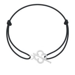 Bransoletka z posrebrzanym zapięciem w kształcie koniczyny na cienkim czarnym sznurku. Czarne bransoletki Lilou, posrebrzane. Za 89.00 zł.