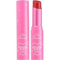 Too Faced - Kissing Juicy Tint – Koloryzujący Balsam Do Ust - Kissng Juicy Lip Tint - Cherry Pie 3gm - Dla Kobiet. Balsamy do ust TOO FACED. Za 125.00 zł.