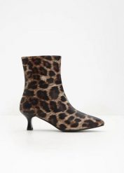 Botki. Brązowe botki bonprix, bez wzorów, bez obcasa, bez zapięcia. Za 169.99 zł.