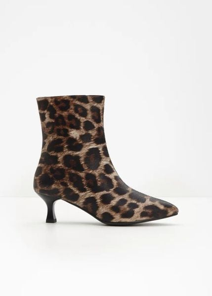Botki. Brązowe botki bonprix, bez wzorów, bez obcasa, bez zapięcia. Za 169.99 zł.
