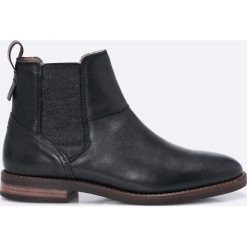 Marc O'Polo - Botki. Czarne botki Marc O'Polo, bez wzorów, z materiału, bez obcasa, na obcasie, bez zapięcia. W wyprzedaży za 449.90 zł.