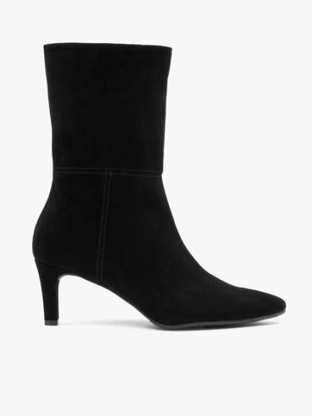 Czarne wyższe botki ze skóry welurowej. Czarne botki Brawo sp. z o.o., bez wzorów, ze skóry, bez obcasa, na obcasie, bez zapięcia. Za 529.99 zł.