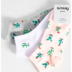 Skarpetki stopki z kaktusami - Wielobarwny. Skarpety Sinsay. Za 9.99 zł.