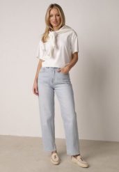 Niebieskie Bawełniane Jeansy o Kroju Mom Fit z Wysokim Stanem i Paskiem Pribena. Niebieskie jeansy Born2be, l, bez wzorów, z podwyższonym stanem. Za 129.99 zł.