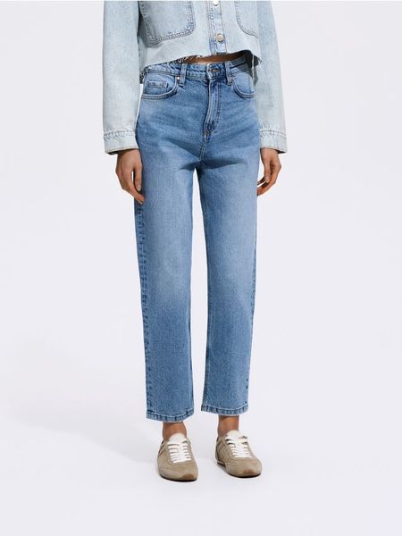Jeansy mom fit slim - niebieski. Niebieskie jeansy Reserved, bez wzorów. Za 129.99 zł.