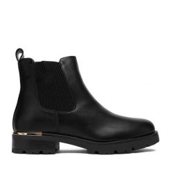 Botki JENNY. Czarne botki Jenny, bez wzorów, bez obcasa, na płaskiej podeszwie, bez zapięcia. Za 169.99 zł.