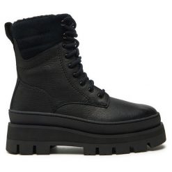 Trzewiki Clarks. Czarne botki Clarks, bez wzorów, bez obcasa, na płaskiej podeszwie, bez zapięcia. Za 729.99 zł.
