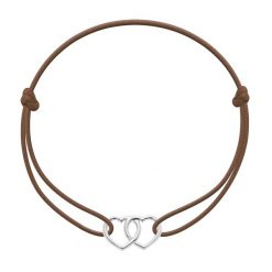 Bransoletka ze srebrnymi złączonymi sercami na cienkim karmelowym sznurku. Szare bransoletki Lilou, srebrne. Za 119.00 zł.