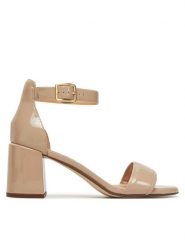 Clarks Sandały Ezoria Mae 26181299 Beżowy. Brązowe sandały Clarks, bez wzorów, z lakierowanej skóry, bez obcasa, na słupku, bez zapięcia. Za 339.99 zł.