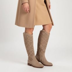 Kozaki damskie S.Barski, ażurowa cholewka do kolana zamek z boku niski obcas lekka podeszwa styl codzienny, beżowe, HY61-8023. Brązowe kozaki S.BARSKI, bez obcasa, na obcasie, bez zapięcia. Za 209.00 zł.