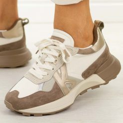 Beżowe skórzane sneakersy damskie Kobbo 66954. Brązowe obuwie sportowe Kobbo, na jesień, z jeansu, bez zapięcia, trekkingowe. W wyprzedaży za 219.12 zł.