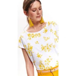 LUŹNY T-SHIRT W KWIATY. Białe t-shirty TOP SECRET, bez wzorów, bez kołnierzyka, bez ramiączek. W wyprzedaży za 19.99 zł.