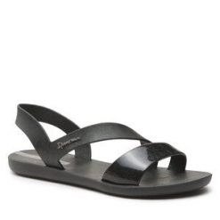 Sandały Ipanema. Czarne sandały Ipanema, bez wzorów, bez obcasa, na płaskiej podeszwie, bez zapięcia. Za 109.99 zł.