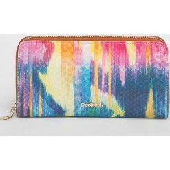 Desigual - Portfel. Czerwone portfele Desigual, bez wzorów, z materiału. W wyprzedaży za 159.90 zł.
