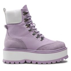 Trzewiki DeeZee. Fioletowe botki DeeZee, bez wzorów, bez obcasa, na koturnie, bez zapięcia. Za 119.99 zł.