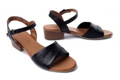 PIAZZA 910128-01 schwarz, sandały damskie. Czarne sandały Piazza, bez wzorów, ze skóry, bez obcasa, na obcasie, bez zapięcia. Za 299.90 zł.