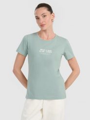 4F T-shirt regular z nadrukiem damski - turkusowy XS. Niebieskie t-shirty 4f, uniwersalny, bez wzorów, z bawełny, bez kołnierzyka, bez ramiączek. Za 59.99 zł.