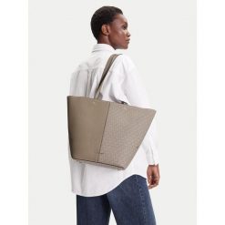 Torebka MICHAEL Michael Kors. Brązowe shopper MICHAEL Michael Kors, bez wzorów, bez dodatków. Za 795.99 zł.