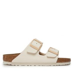 Klapki Birkenstock. Brązowe klapki Birkenstock, bez wzorów, bez obcasa. Za 399.99 zł.