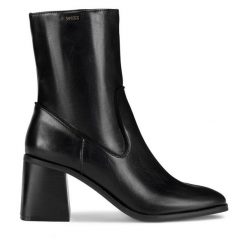 Botki MEXX. Czarne botki Mexx, bez wzorów, bez obcasa, na słupku, bez zapięcia. Za 303.99 zł.