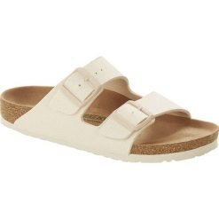 Klapki damskie Birkenstock Arizona. Brązowe klapki Birkenstock, bez wzorów, z materiału, bez obcasa. Za 585.00 zł.
