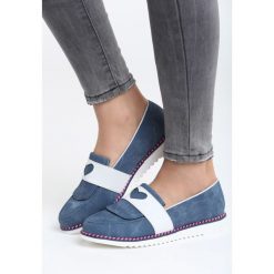 Granatowe Mokasyny Phasma. Białe mokasyny Born2be, bez wzorów, bez obcasa. Za 49.99 zł.