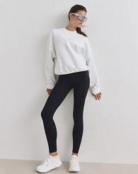 Damska bluza biegowa oddychająca, odprowadzająca wilgoć Le Run biała. Białe bluzy AIM'N, l, bez wzorów, z bawełny, bez kaptura. Za 387.00 zł.