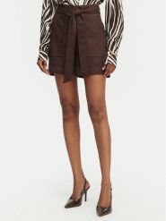 Guess Szorty materiałowe W5GD1R WG4C2 Brązowy ciemny Regular Fit. Brązowe szorty Guess, z aplikacjami, z lyocellu. Za 294.99 zł.