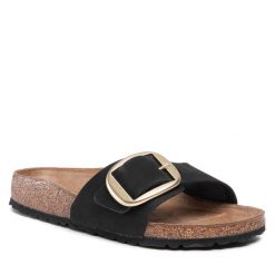 Klapki Birkenstock. Czarne klapki Birkenstock, bez wzorów, bez obcasa. Za 499.99 zł.