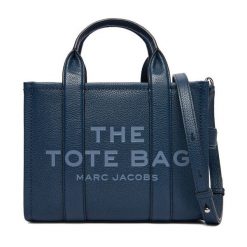 Torebka Marc Jacobs. Niebieskie torebki klasyczne Marc Jacobs, bez wzorów, bez dodatków. Za 2,099.00 zł.