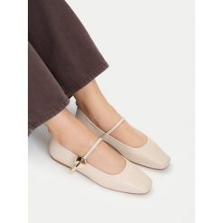 Baleriny MEXX. Brązowe baleriny Mexx, bez wzorów, bez obcasa. Za 269.99 zł.