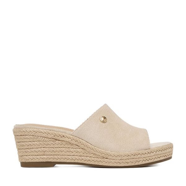 Klapki Beverly Hills Polo Club. Brązowe espadryle Beverly Hills Polo Club, bez wzorów, bez obcasa. Za 181.99 zł.