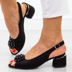 Czarne/bk zamszowe Polskie sandały damskie na obcasie Deoni D216A. Czarne sandały Deoni, z aplikacjami, ze skóry, eleganckie, bez obcasa, na obcasie, bez zapięcia. Za 249.00 zł.