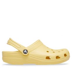 Klapki Crocs. Żółte klapki Crocs, bez wzorów, bez obcasa. Za 239.99 zł.