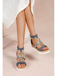 Foreverfolie Sandały w kolorze błękitnym na koturnie rozmiar: 38. Niebieskie sandały Foreverfolie, bez wzorów, z otwartym noskiem, bez obcasa, na koturnie, bez zapięcia. Za 130.99 zł.