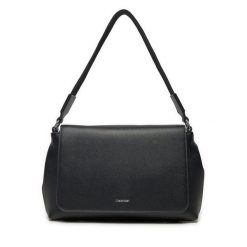 Torebka Calvin Klein. Czarne torebki klasyczne Calvin Klein, bez wzorów, bez dodatków. Za 329.99 zł.
