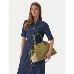 Torebka Guess. Zielone torebki klasyczne Guess, z aplikacjami, bez dodatków. Za 1,096.99 zł.