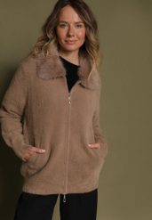 Ciemnobeżowy Kardigan z Wełną z Futrzanym Kołnierzem Zapinany na Suwak Sistte. Brązowe kardigany Born2be, s, bez wzorów, z futra. Za 119.99 zł.