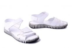 MANITU 910145-03 weiss, sandały damskie. Białe sandały Manitu, bez wzorów, ze skóry, bez obcasa, bez zapięcia. Za 284.90 zł.