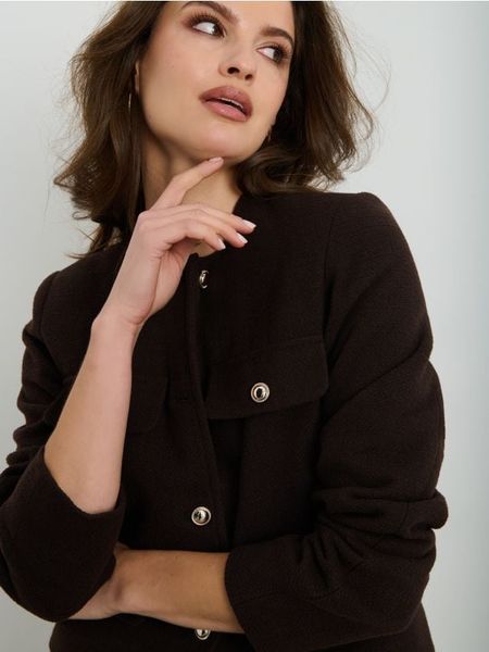 Żakiet - brązowy. Brązowe marynarki i żakiety Sinsay, l, bez wzorów, z materiału. Za 49.99 zł.