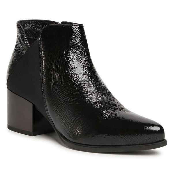 Botki Lasocki. Czarne botki Lasocki, bez wzorów, bez obcasa, na słupku, bez zapięcia. Za 299.99 zł.