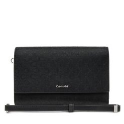 Duży Portfel Damski Calvin Klein. Czarne portfele Calvin Klein, bez wzorów. Za 199.99 zł.