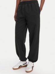 Reebok Spodnie dresowe Reebok x Ewa Chodakowska Ada RK25621CCW Czarny Relaxed Fit. Czarne spodnie dresowe Reebok, s, bez wzorów, z dresówki. Za 249.99 zł.
