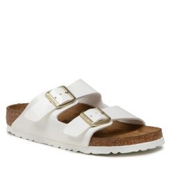 Klapki Birkenstock. Białe klapki Birkenstock, bez wzorów, bez obcasa. Za 309.99 zł.