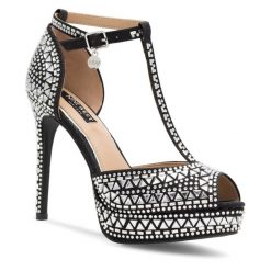 Sandały Nine West. Czarne sandały Nine West, bez wzorów, bez obcasa, na szpilce, bez zapięcia. Za 299.99 zł.
