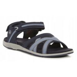 Sandały sportowe dla kobiet Regatta SANTA CLARA. Niebieskie sandały Regatta, bez wzorów, z poliamidu, sportowe, bez obcasa, bez zapięcia. W wyprzedaży za 142.00 zł.