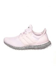 Adidas Buty "Ultraboost DNA" w kolorze jasnoróżowym do biegania rozmiar: 42 2/3. Różowe obuwie sportowe Adidas, z materiału, bez zapięcia, do biegania. Za 365.42 zł.